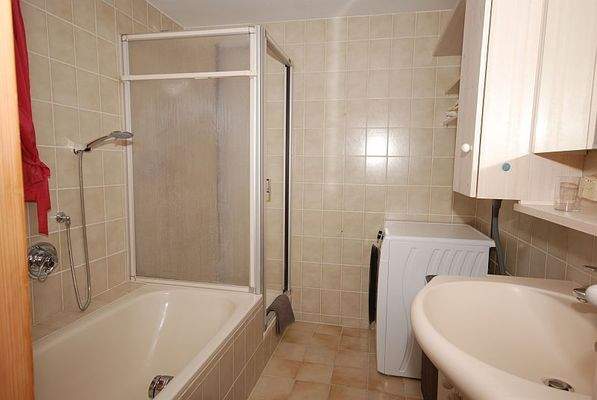 3-Zimmer-Ferienwohnung-Hochkreuz5-012-bad2.jpg