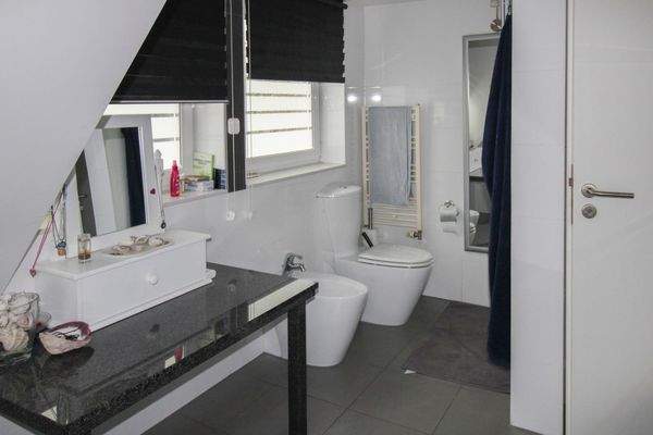 Badezimmer_2_OG_Sicht_2