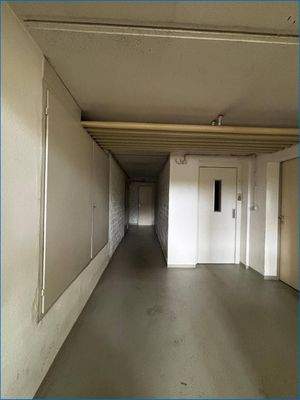 Flur Keller mit Aufzug