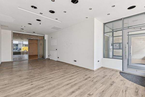 Neustadt31_Laden_47417_IMAXX