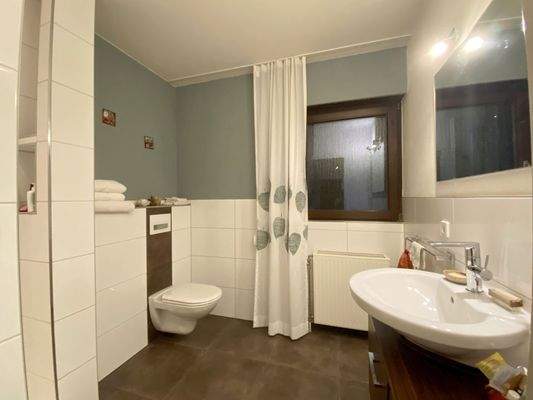 neuwertiges Tageslichtbad ...