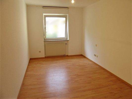 Schlafzimmer (2,7m breit + 5,3m lang)