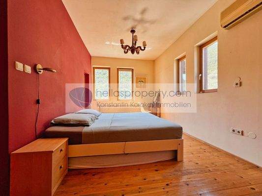 0328bde55a244f22b436d9ebe1e83eb4-original