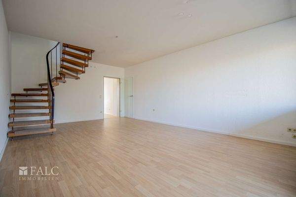 Geräumiges Wohnzimmer