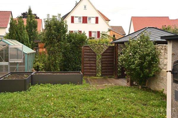 Großzügiger Garten