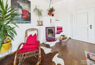 Kachelofen im Wohnzimmer