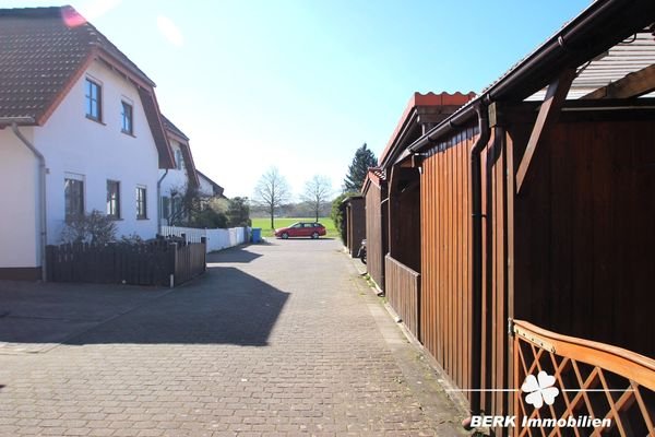 Anlieger-Zufahrt zum Carport