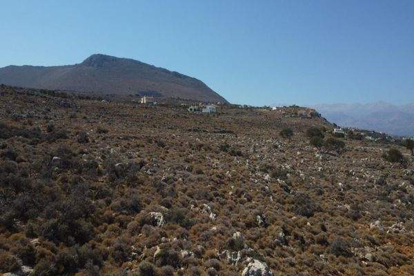 Kreta, Kokkino Chorio: Grundstück in ruhige Lage mit majestätischer Aussicht zu verkaufen