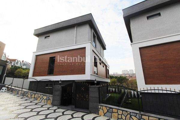 Stylish Villas in a Secure Complex in Basaksehir Istanbul