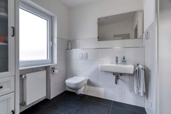 badezimmer vorne unten.jpg