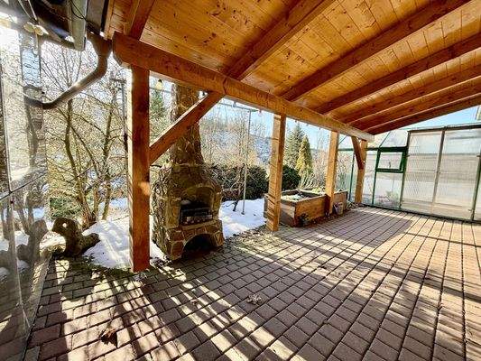 überdachte Grillstelle