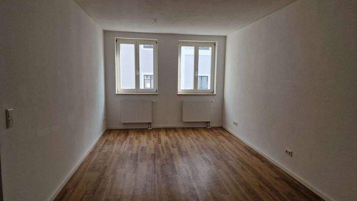 Wohnzimmer (Blick von Küche)