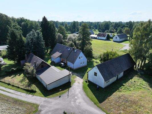 Hofansicht mit Einfahrt