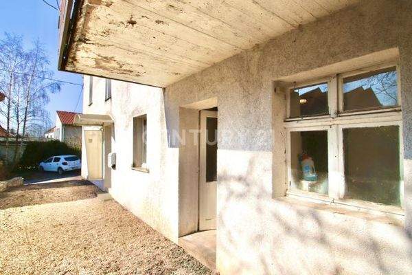 Haus Seite : Eingang zum Keller