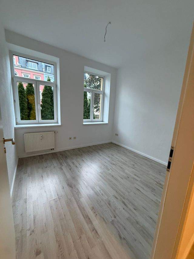 Schöne helle Erdgeschoss 2 Raum Wohnung mit Balkon und Einbauküche ab sofort zu vermieten - Photo 4