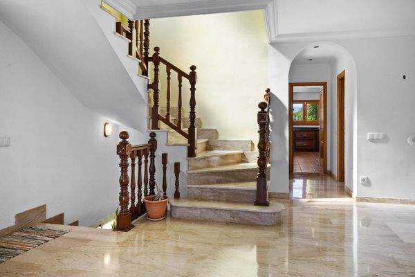 Aufgang in den ersten Stock