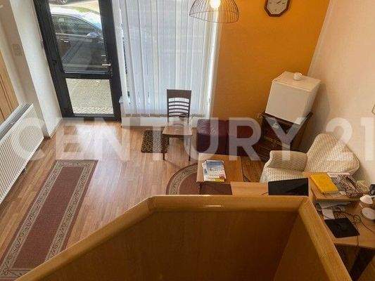 Ladenlokal links - Eingangsbereich