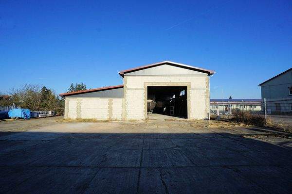 Haupteingang Halle (1).jpg