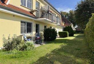Hausansicht mit Terrasse