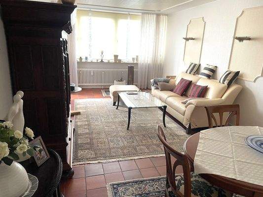 Wohnzimmer mit Ausgang zur Loggia