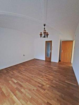 EG: nochmals im Zimmer mit Dusche-Bad/ WC