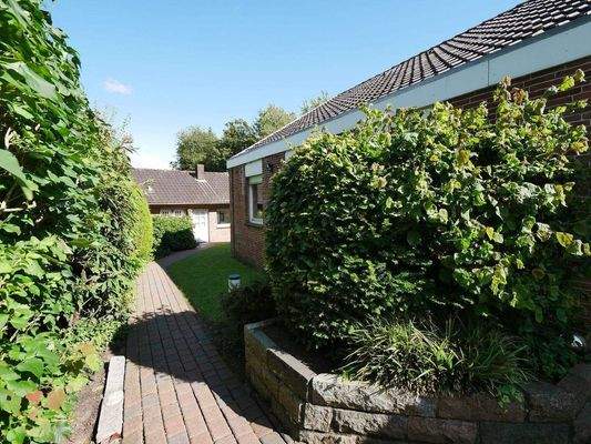 Zuwegung zum Gästehaus.JPG