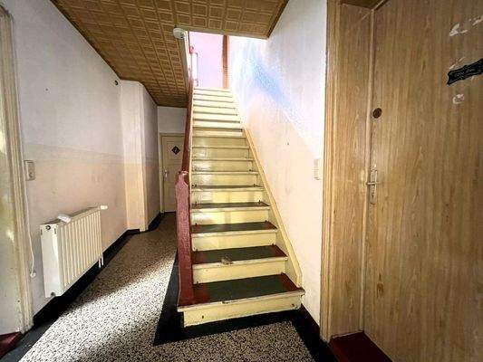 Treppe zum Dachgeschoss