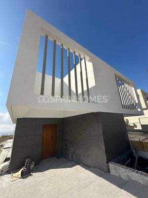 Spacious Villa with Panoramic Sea Views in Benalmadena