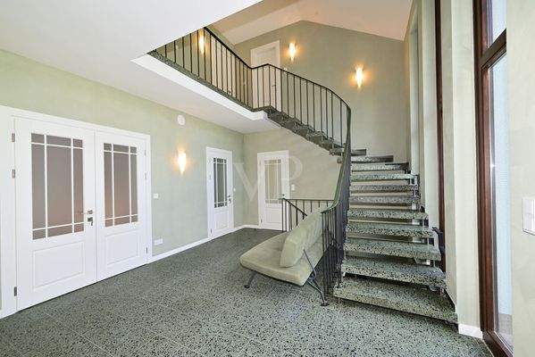 Treppenhaus mit Galerie