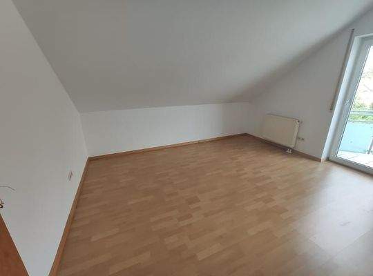 Kinder- /Arbeitszimmer mit Zugang zum Balkon Bild 1