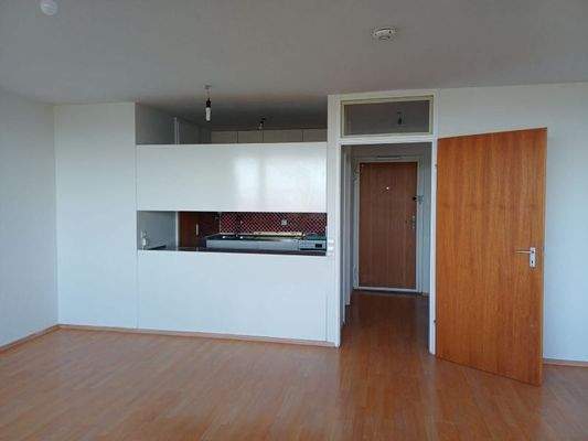 Blick in die Küche und zum Flur