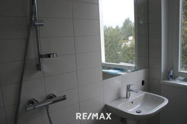 5-REMAX-Aflenz-Badezimmer