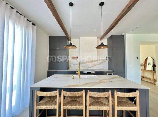 4-Bedroom Villa with Pool and Garden in Alicante Biar