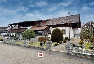 KI-generiert, Außenansicht Straßenseite