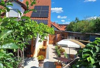 Haus mit Terrasse.jpg