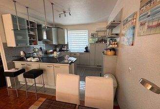 Offene Küche mit Einbauküche