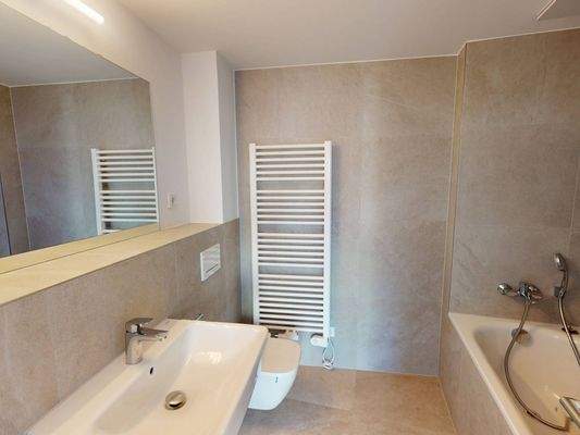 Badezimmer I mit Badewanne