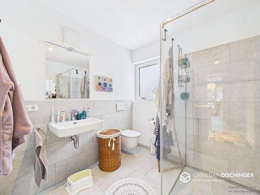 Badezimmer mit Dusche