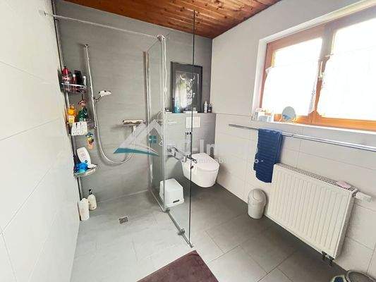 Badezimmer EG
