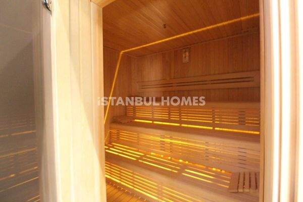 City-View Apartments with Pools and Sports Fields in Başakşehir