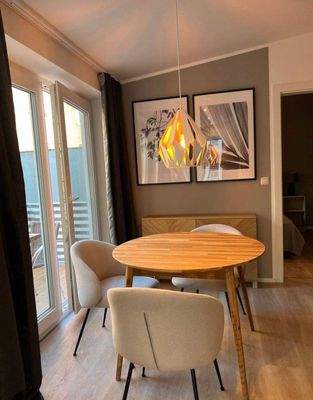 Essplatz mit Blick zum Balkon