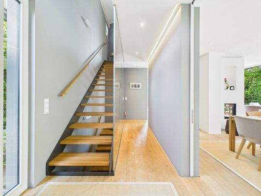 Treppe ins Obergeschoss