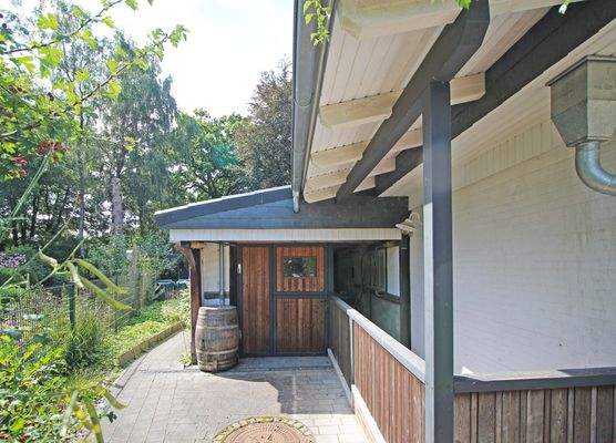 Abstellraum und Außenzugang zum Keller