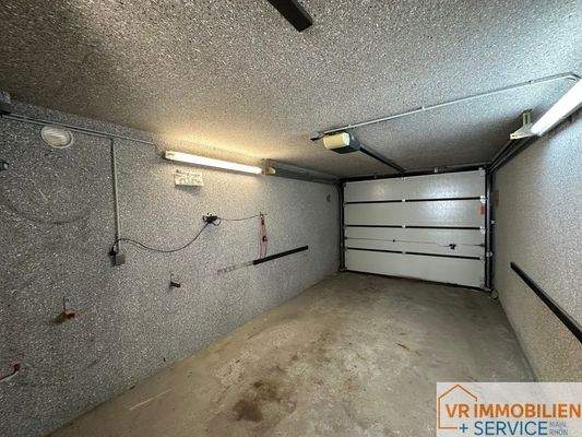 Garage zur Straßenseite 