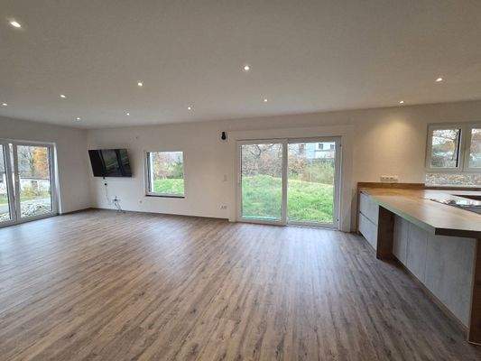 Großzügiger, heller Wohn- u. Essbereich