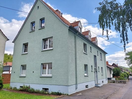 Seitenansicht Haus mit Wohnung