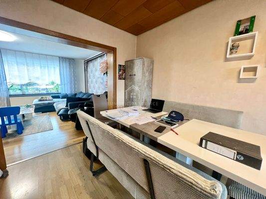 Erdgeschoss Esszimmer Blick Richtung Wohnzimmer