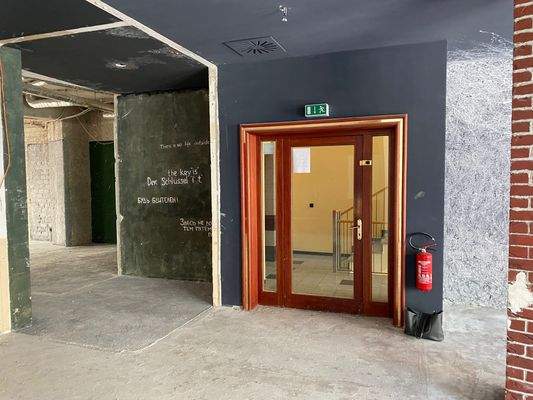 Eingang im ersten Obergeschoss