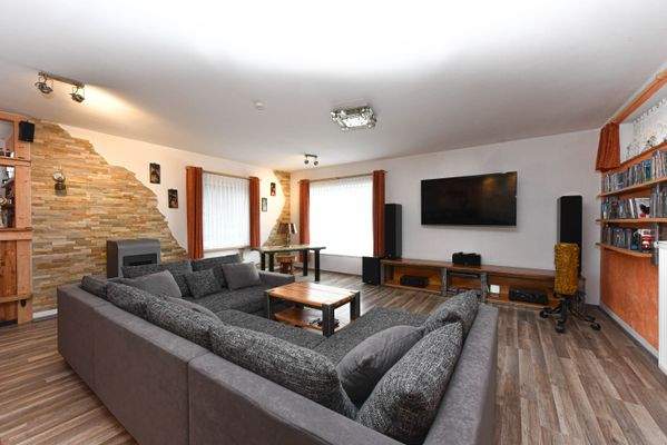 Wohnbereich mit Pelletofen - hell und lichtdurchflutet