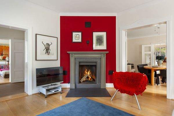 Wohnzimmer mit Kamin